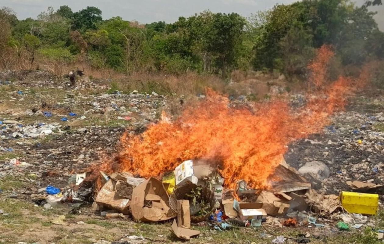 Niakara : près d’une tonne de produits alimentaires périmés détruite par la mairie