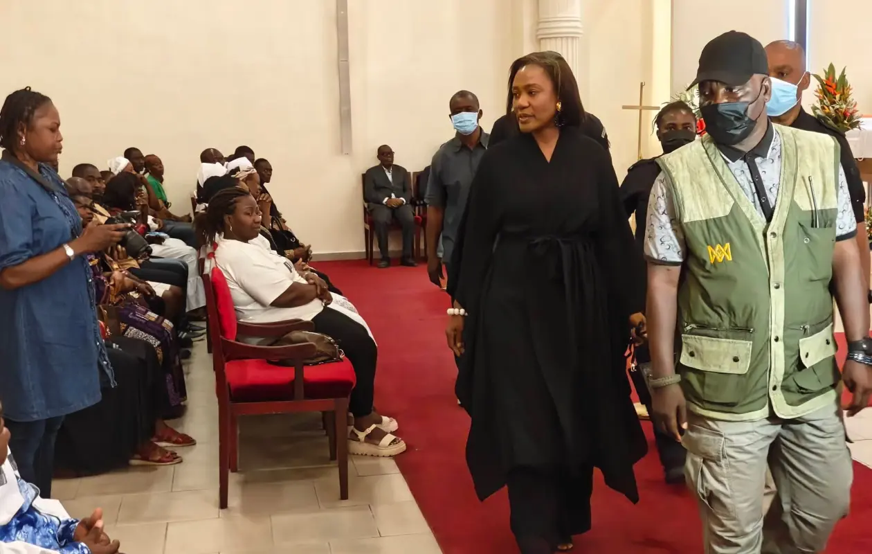 Côte d’Ivoire : Quand Simone Ehivet et Nady Bamba se retrouvent à Treichville pour dire adieu à Tina Léontine Topo