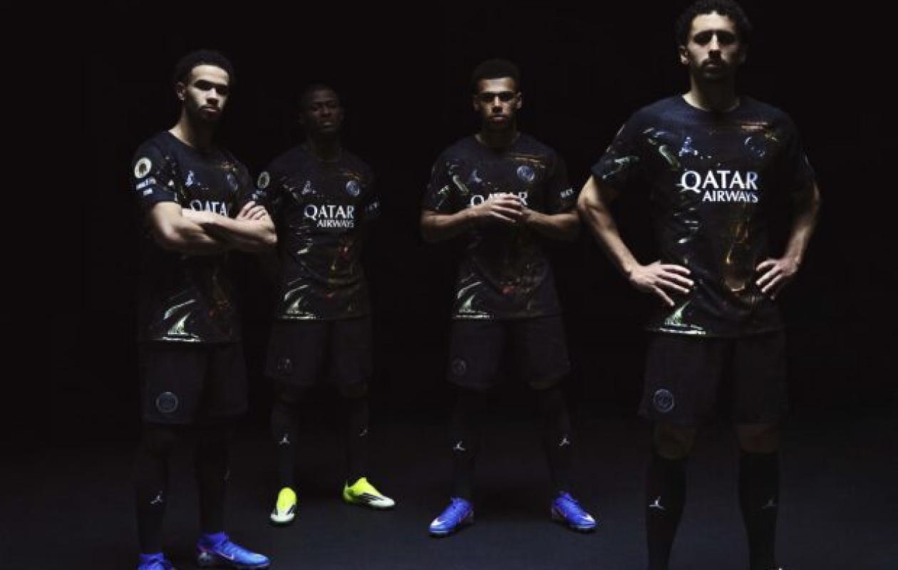 Le PSG a dévoilé son nouveau maillot Jordan, le « Night Edition »