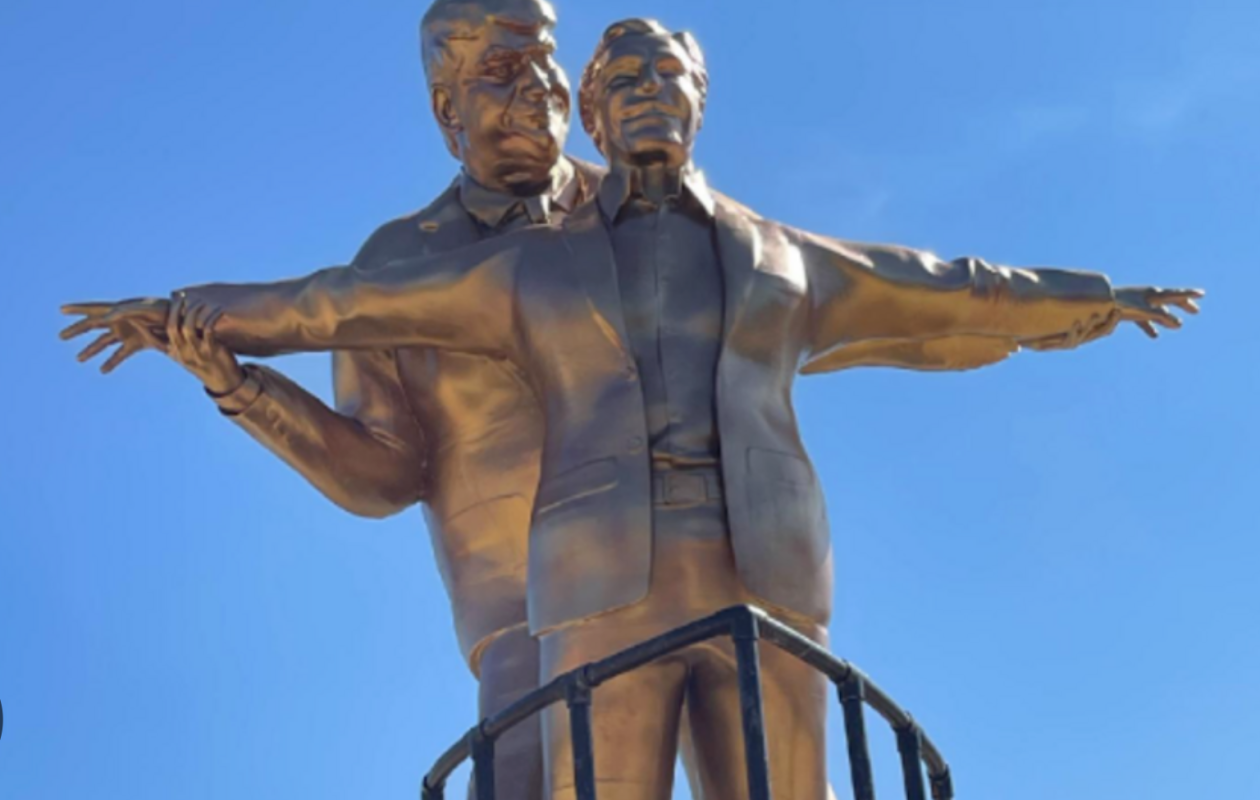 « Inestimable » : une statue de Donald Trump et Jeffrey Epstein s’inspirant de Jack et Rose dans « Titanic » déchaîne les passions