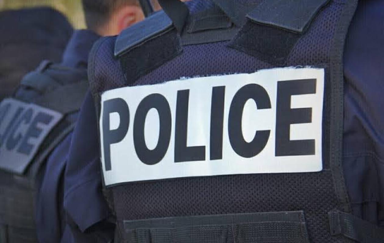 Une conductrice de 27 ans ivre interpellée : deux hommes découverts dans son coffre