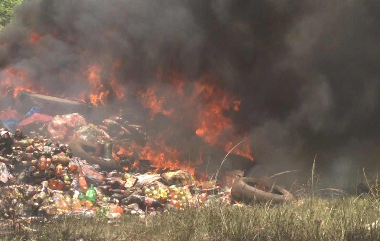 Sud-Comoé : Plus de 12 tonnes de produits périmés retirées du marché et incinérées à Aboisso