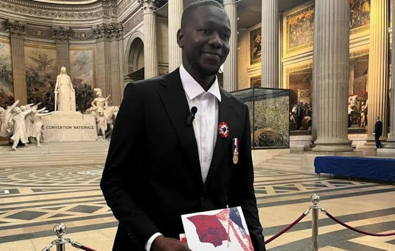 "Un grand jour pour moi" : Fousseynou Cissé, qui a sauvé six personnes d'un incendie, naturalisé français au Panthéon