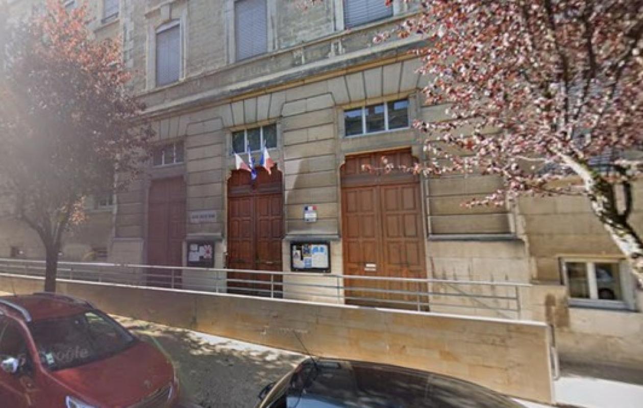 Une collégienne attaque sa camarade avec des ciseaux... 12 points de suture au visage