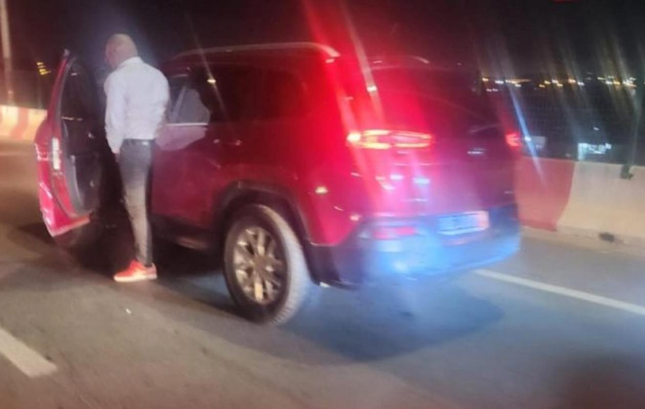 4e pont d’Abidjan : un automobiliste surpris en train d’uriner en pleine circulation, la Police dénonce un grave incivisme