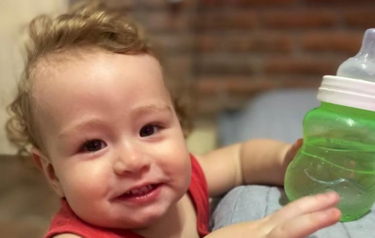 bébé de 12 mois meurt étouffé après avoir avalé un faux ongle de sa mère