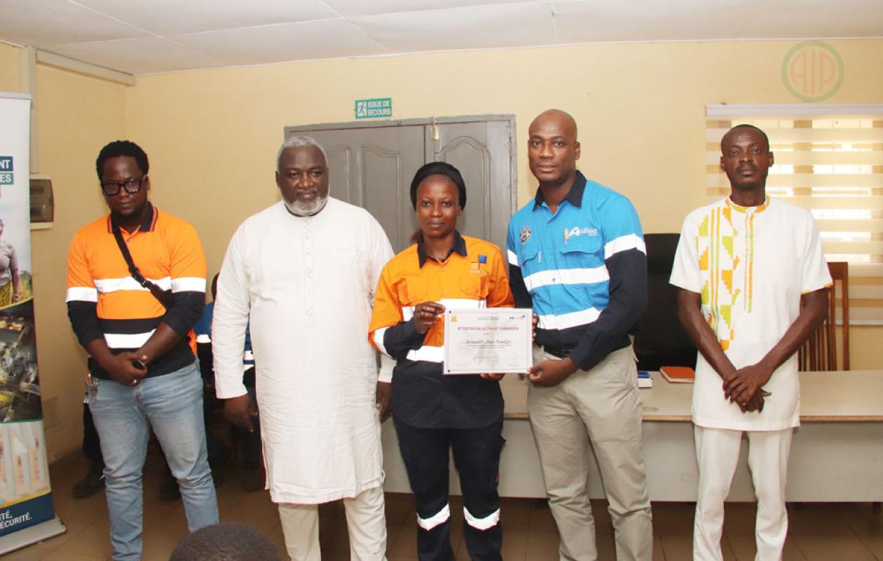 Insertion professionnelle : des jeunes de Hiré formés gratuitement aux métiers des mines et certifiés