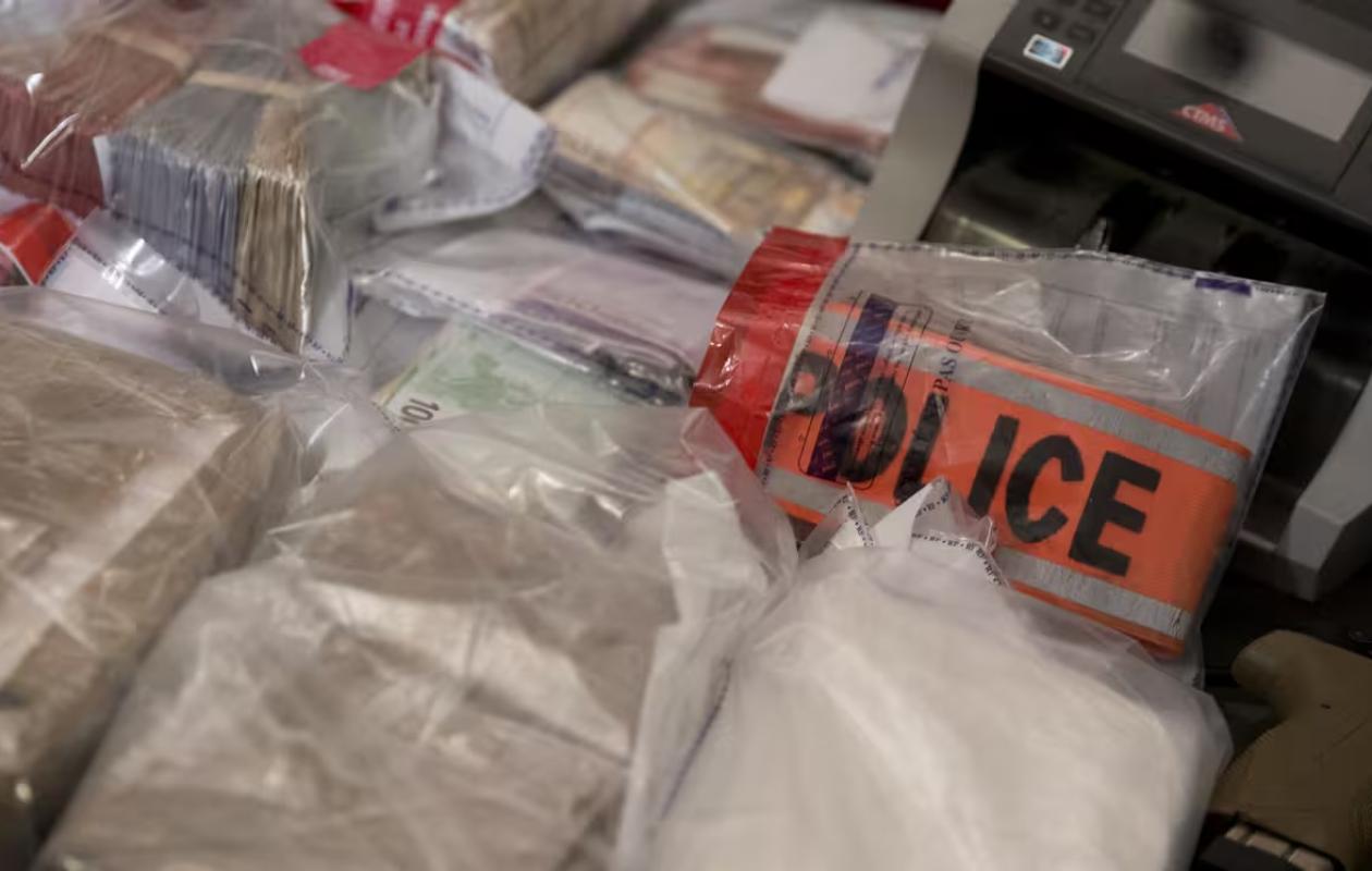 Trafic de stupéfiants : les saisies ont doublé en 2025 dans les aéroports parisiens, selon l'Office anti-stupéfiants