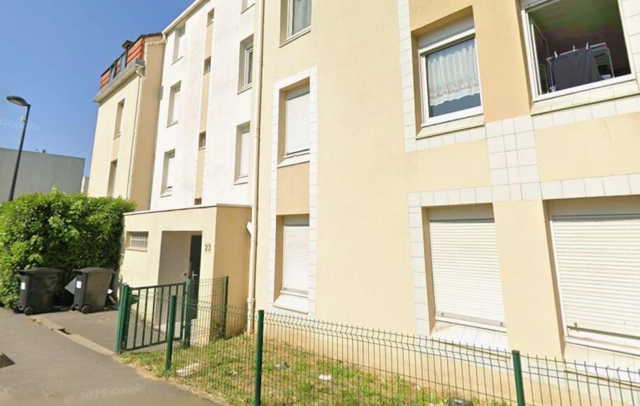 Un homme tue son propriétaire puis prévient la police