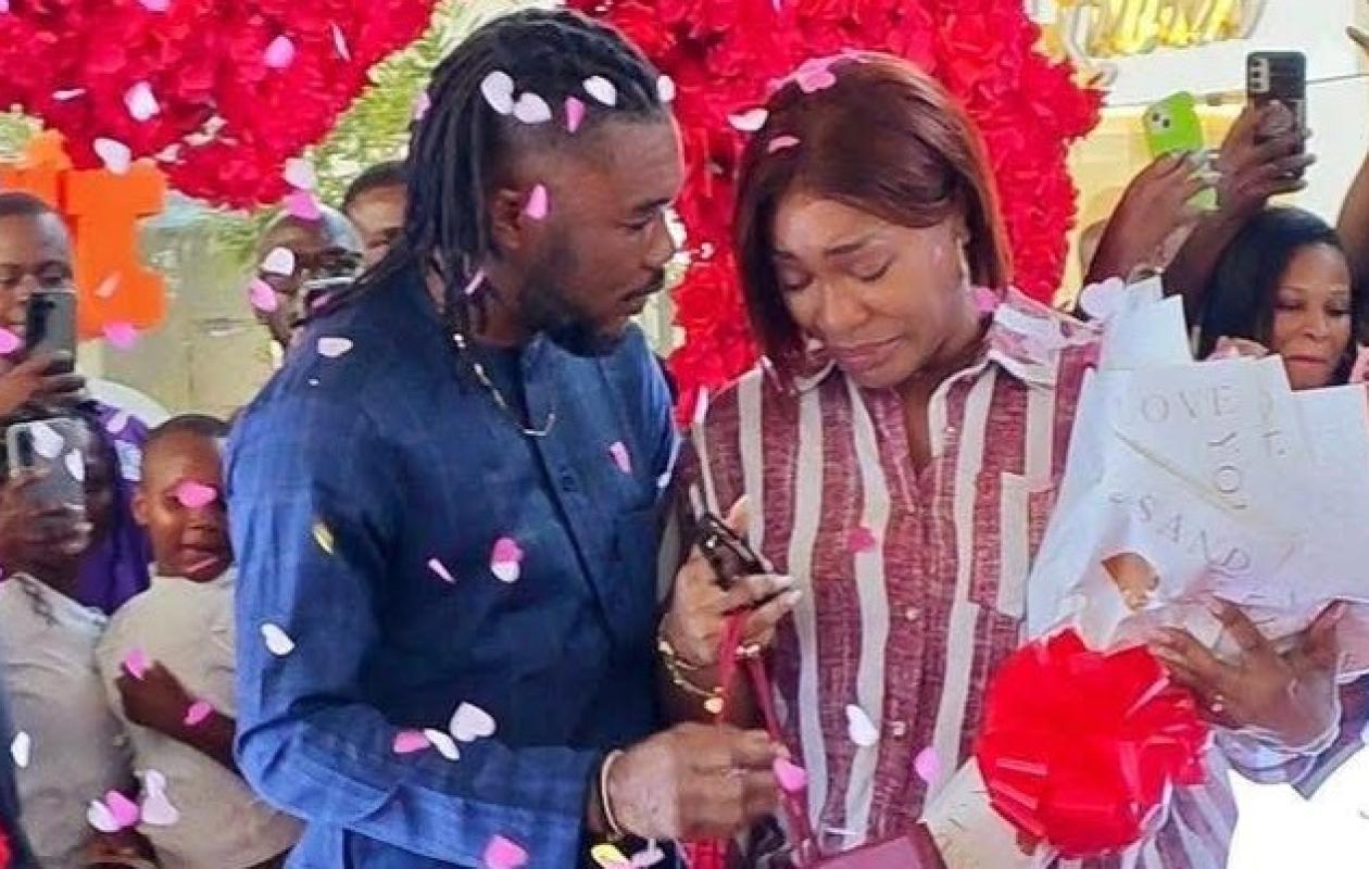 Après 10 ans de romance et deux enfants, Serey Dié passe la bague au doigt de Josey