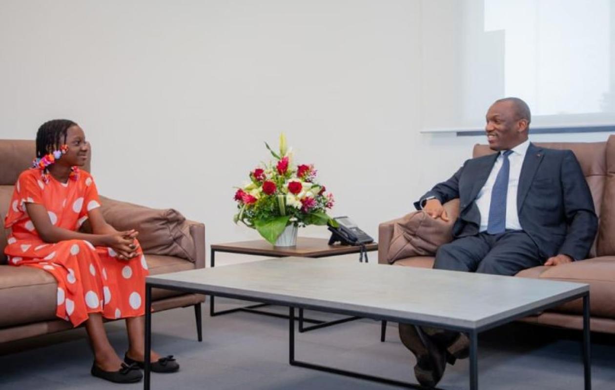 Dictée PGL : la jeune Ivoirienne Touré Mariam Alia reçue par le ministre Mamadou Touré avant Montréal