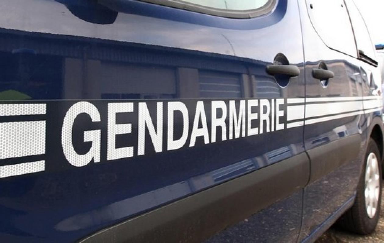 Un enfant de 9 ans, séquestré nu pendant un an dans une camionnette, délivré par les gendarmes