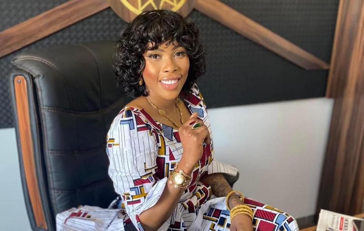 Nabou Dash : l’influenceuse sénégalaise relance le buzz et affirme avoir “empoché” plus de 150 millions FCFA d’un milliardaire