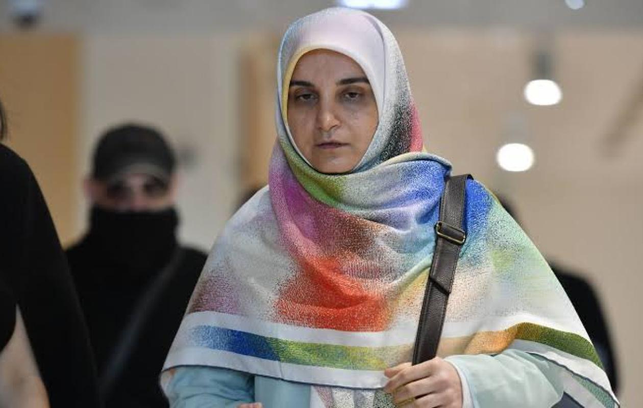 Condamnée en France à un an de prison ferme pour apologie du terrorisme, l’Iranienne Mahdieh Esfandiari a regagné l’Iran