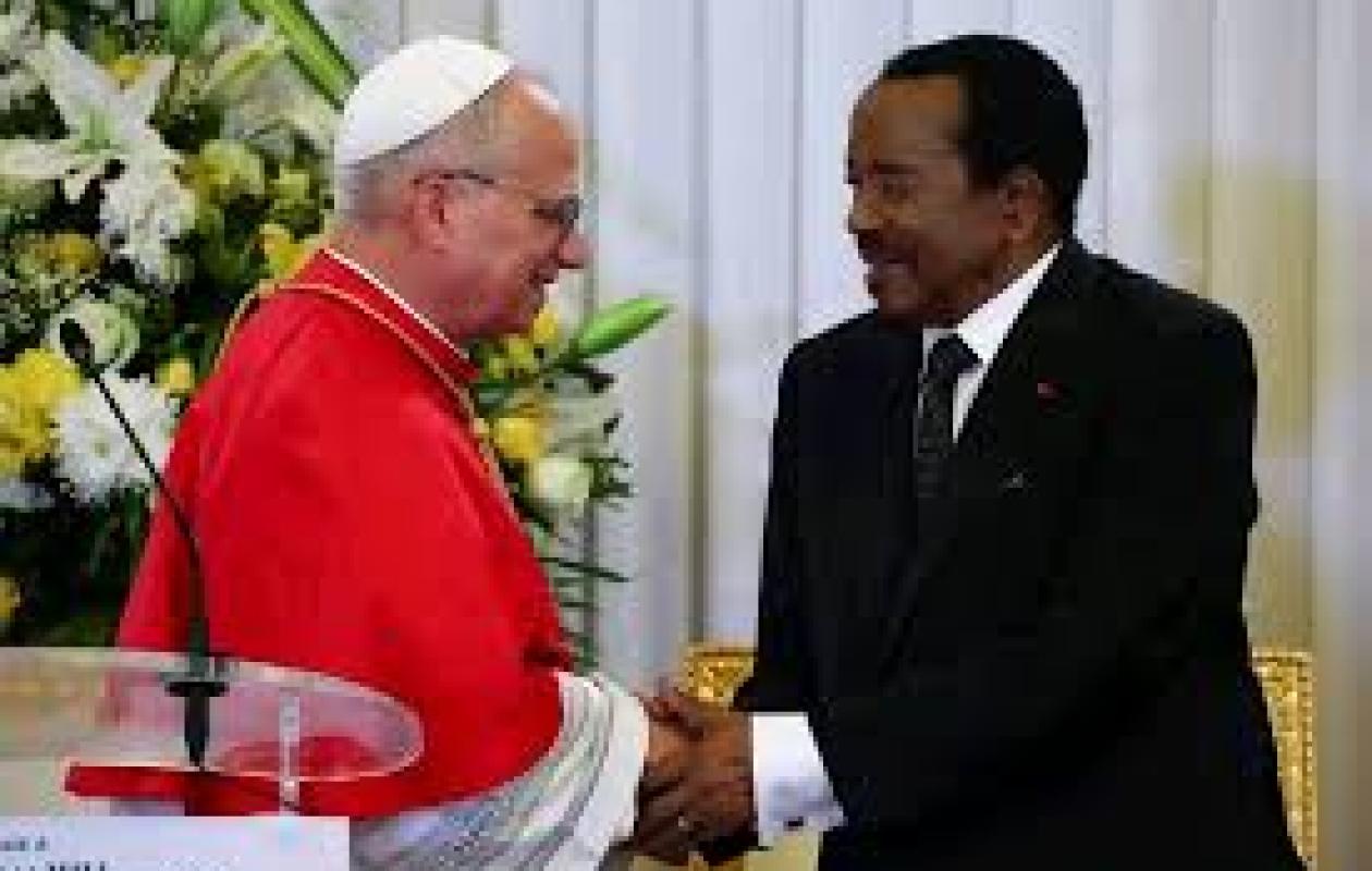 Cameroun: arrivé à Yaoundé, le pape Léon XIV appelle à «briser les chaînes de la corruption»