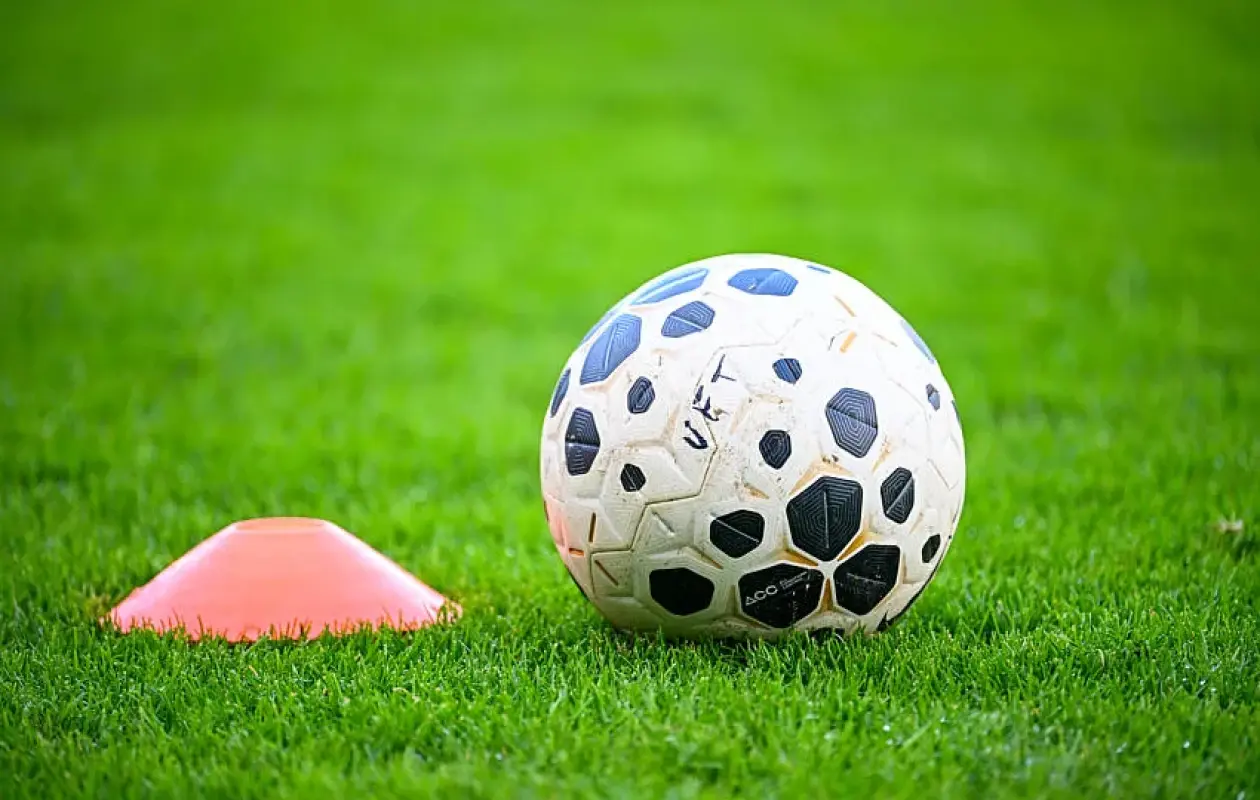 Tragédie en Équateur : Un arbitre abattu en plein match amateur