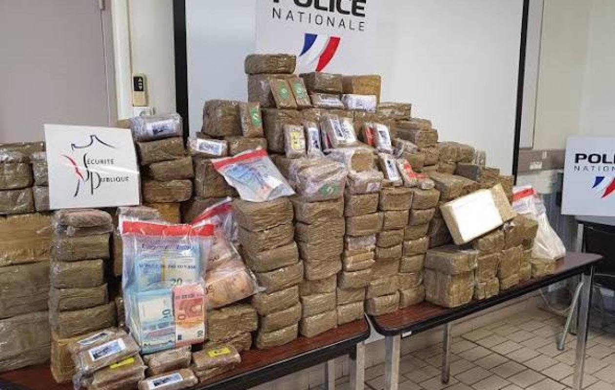 Près de 730.000 euros et 635 kilos de drogue saisis: huit personnes interpellées après un vaste coup de filet dans le Var