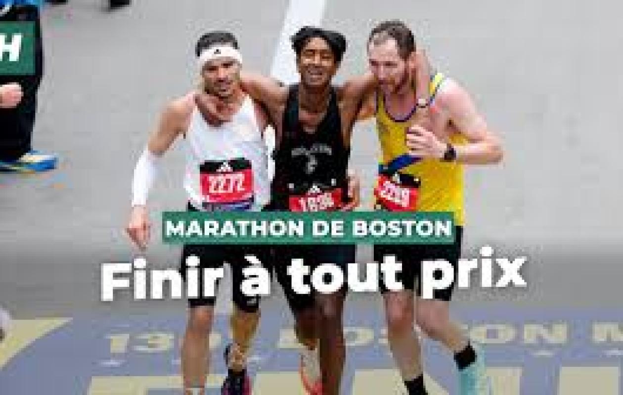 Il était prêt à ramper pour finir le marathon de Boston, c'était sans compter sur ces deux coureurs