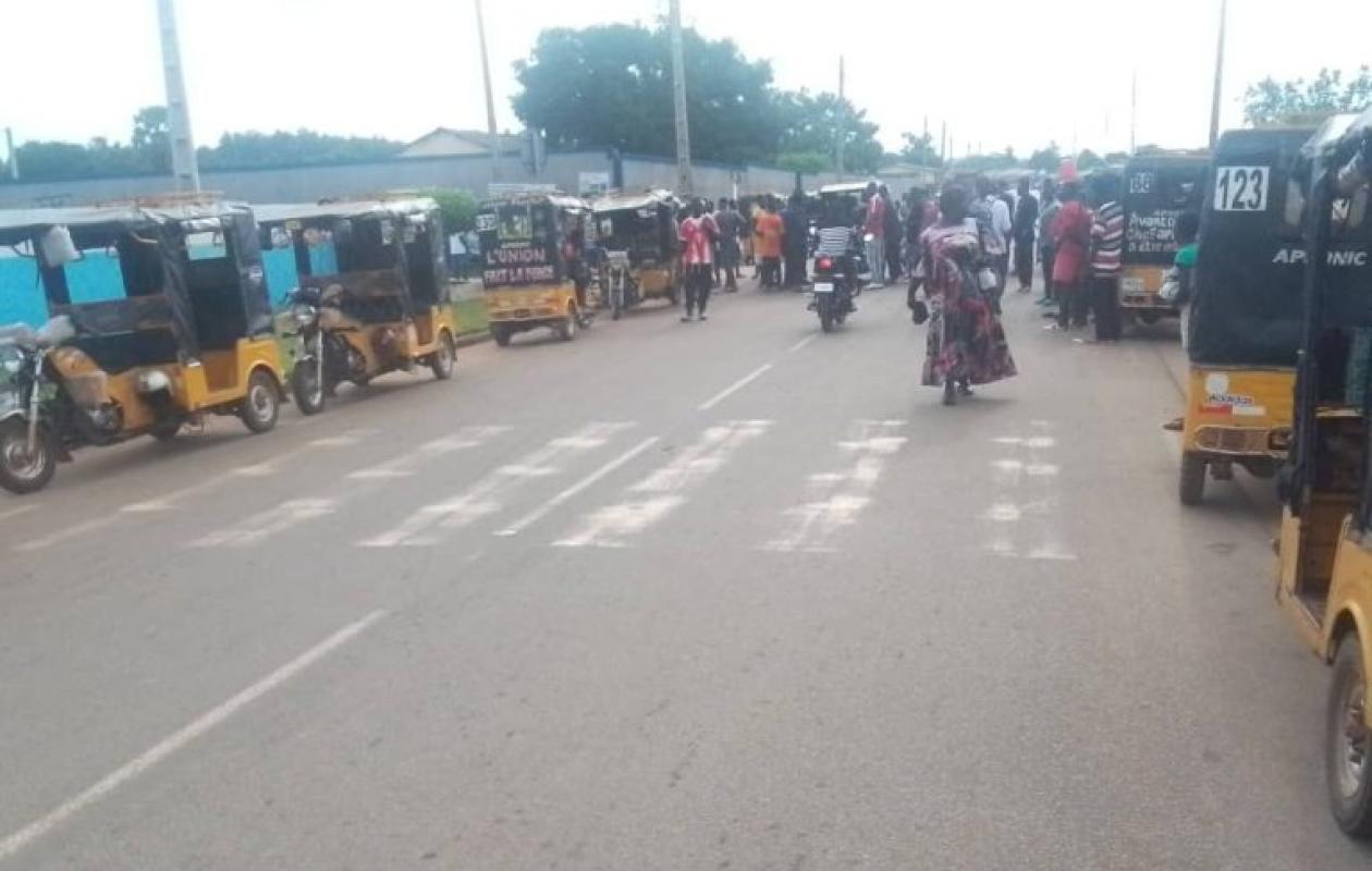 Bocanda : les mototaxis paralysent la ville contre une taxe jugée “abusivement doublée”