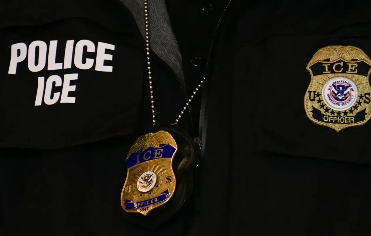 "Tout ça me rappelle le nazisme": Marie-Thérèse, l'octogénaire française interpellée par l'ICE, raconte sa rétention aux États-Unis