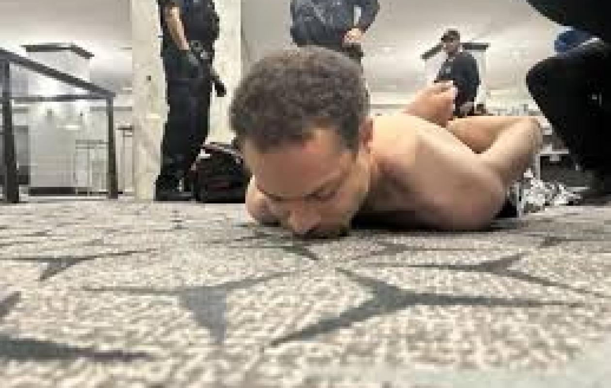 Ce que l'on sait de l'homme qui a ouvert le feu lors d'un gala en présence de Donald Trump