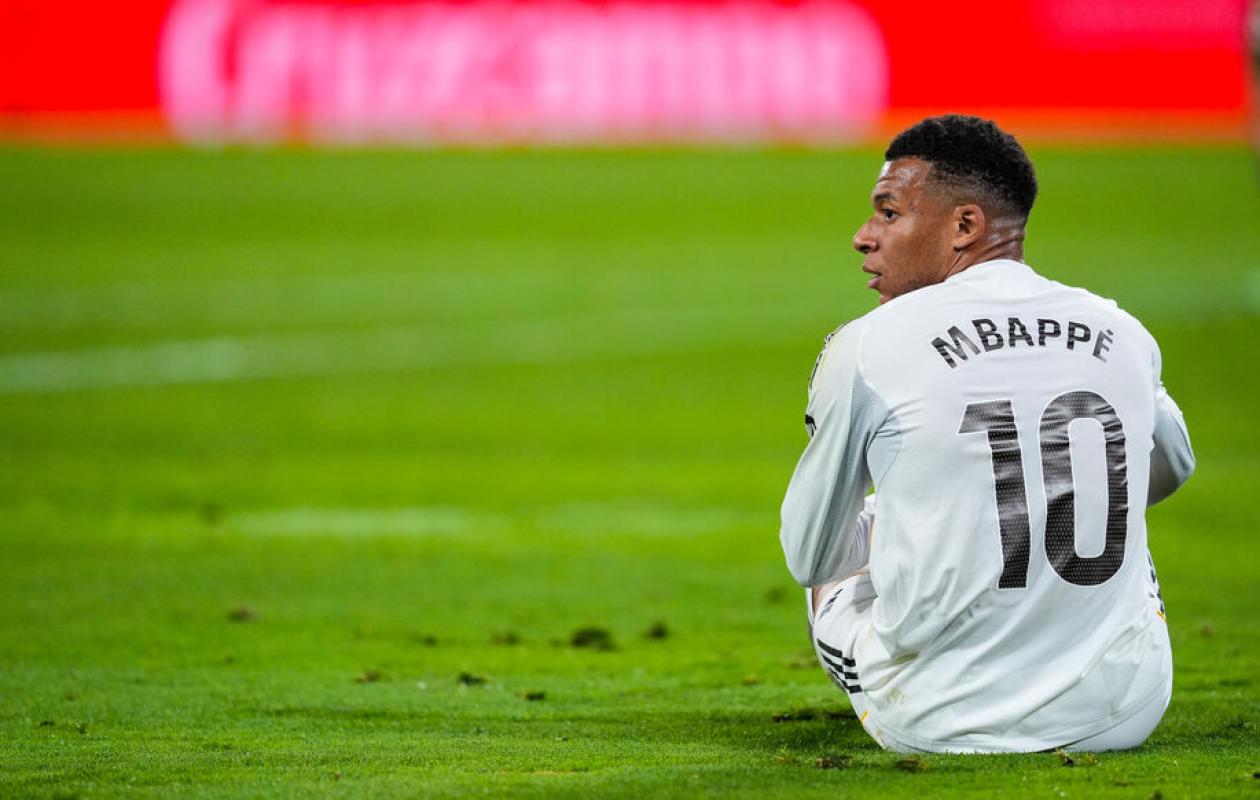 Real Madrid : les vacances en Italie de Kylian Mbappé, blessé, avec l’actrice Ester Exposito crispent certains supporters