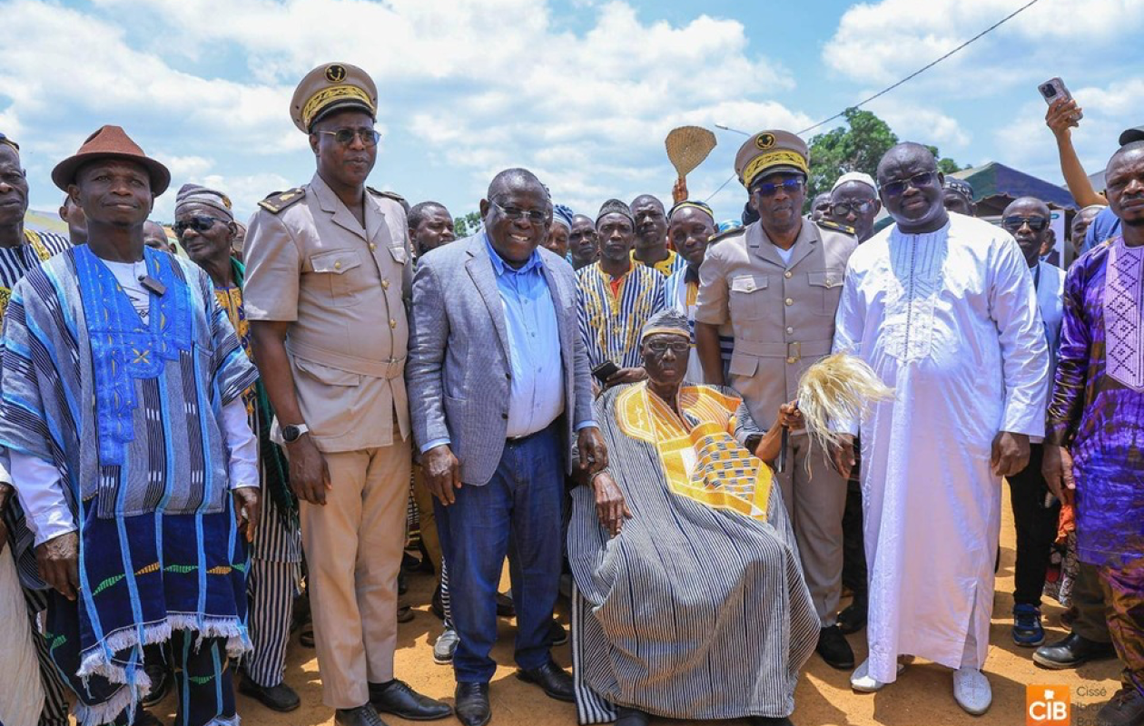 Ouédallah : Bacongo préside l’installation du chef du village et inaugure une mosquée