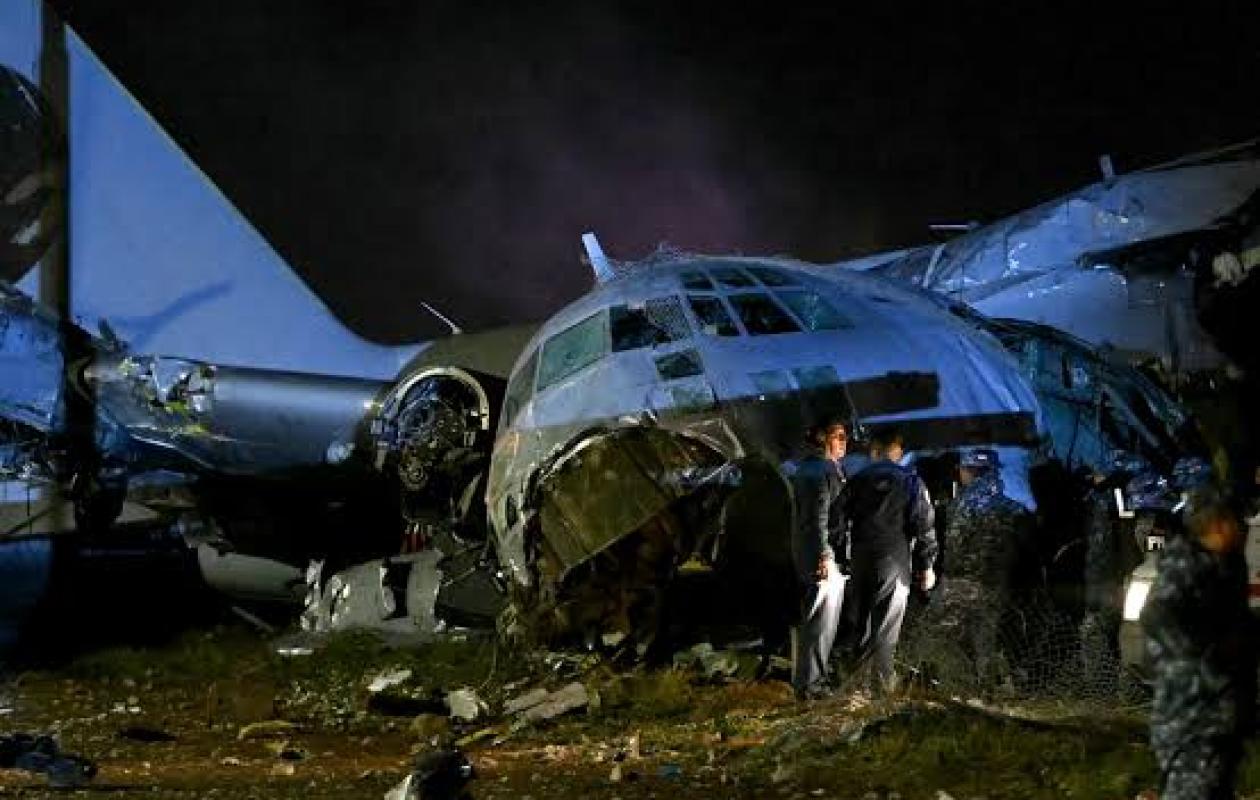 Crash d'un avion militaire en Bolivie: le pilote et le copilote placés en détention