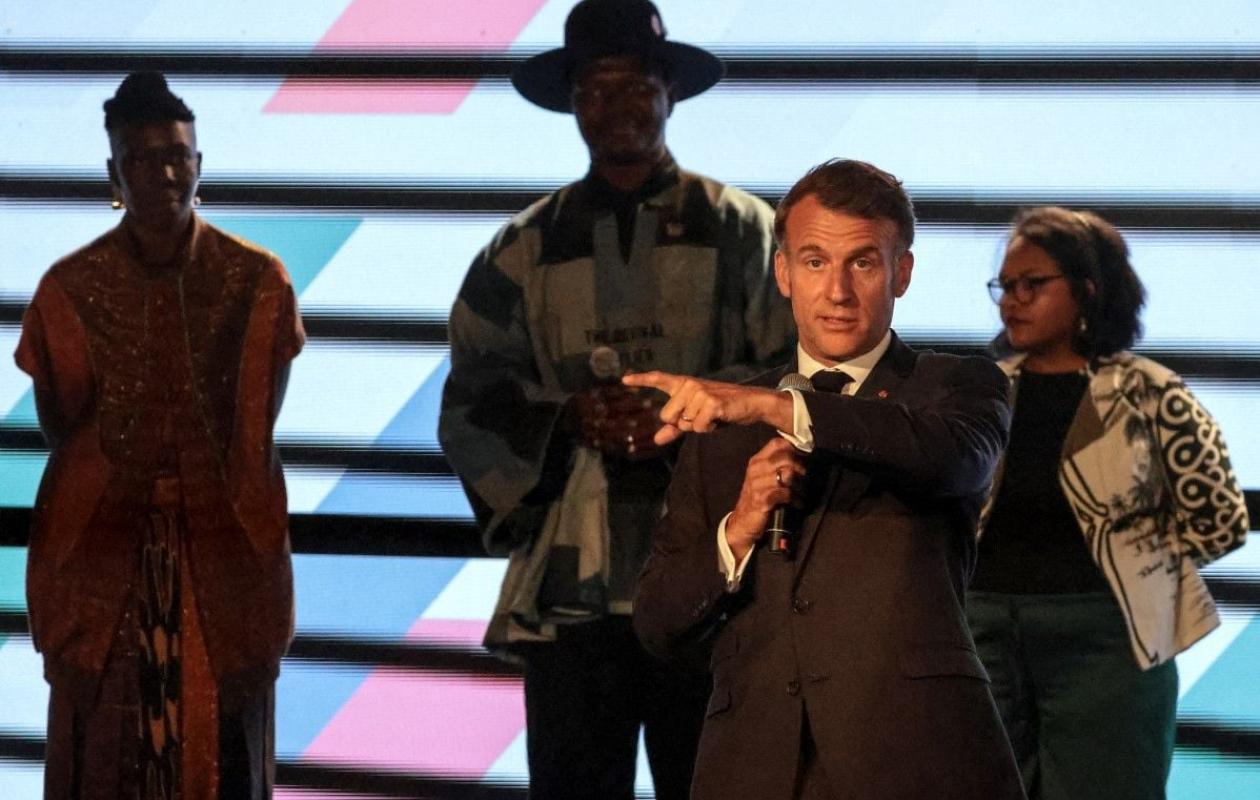 « Un manque total de respect » : au Kenya, Macron réprimande une foule dissipée