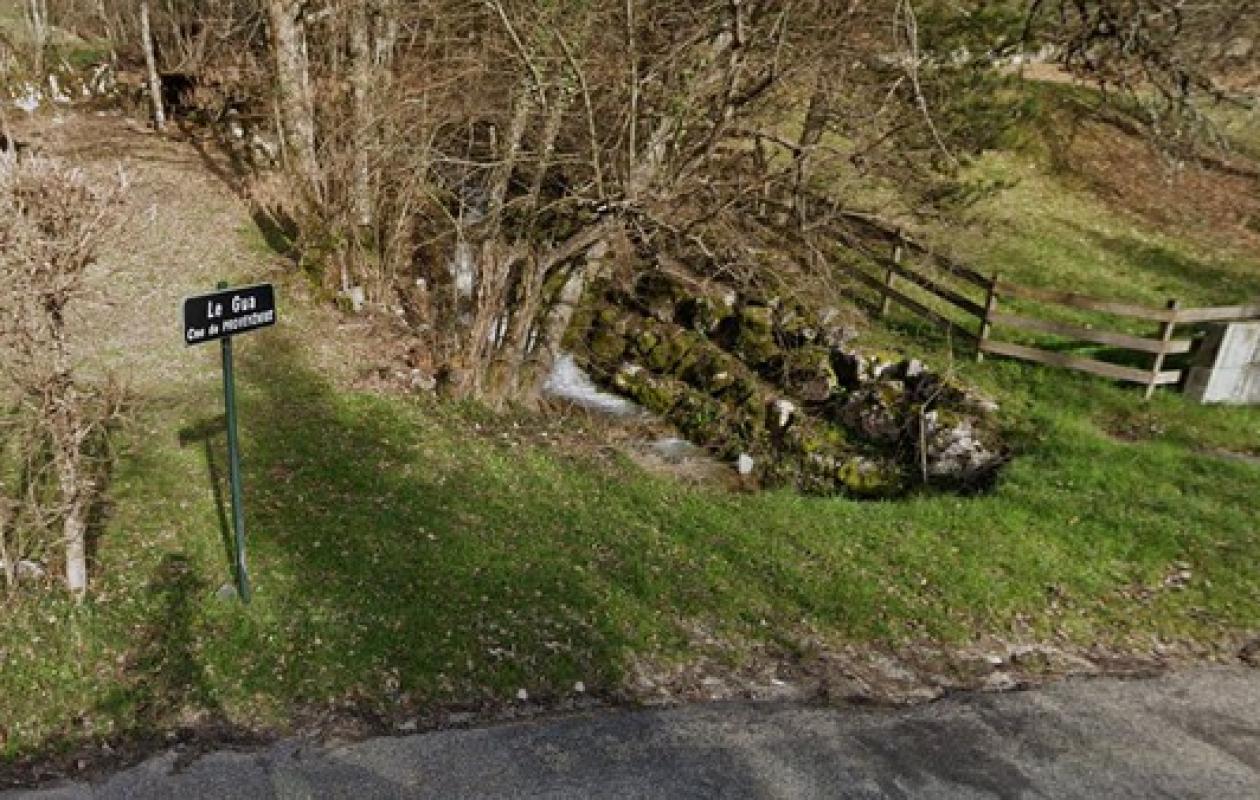 Cadavre enroulé dans un drap : les enquêteurs découvrent un détail glaçant dans sa bouche