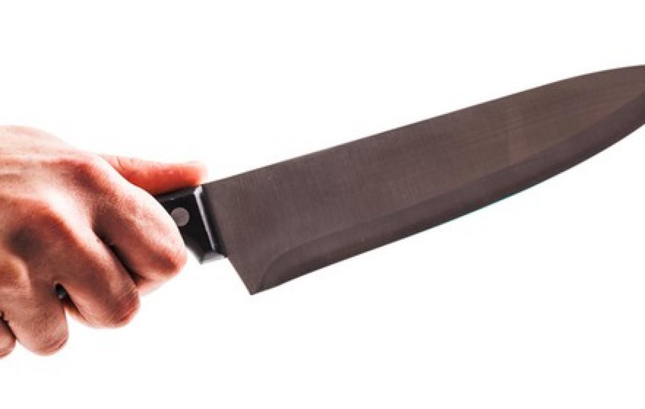 Une femme émascule son compagnon avec un couteau... la raison est glaçante