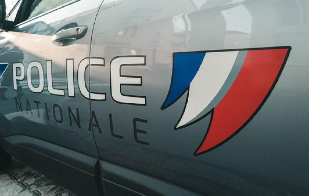 Il chute et est incapable de se relever... sa femme le laisse agoniser jusqu'à ce que mort s'ensuive
