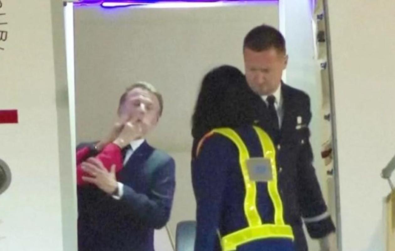 Brigitte jalouse ? Révélation sur la gifle reçue par Emmanuel Macron après un SMS d'une célèbre actrice
