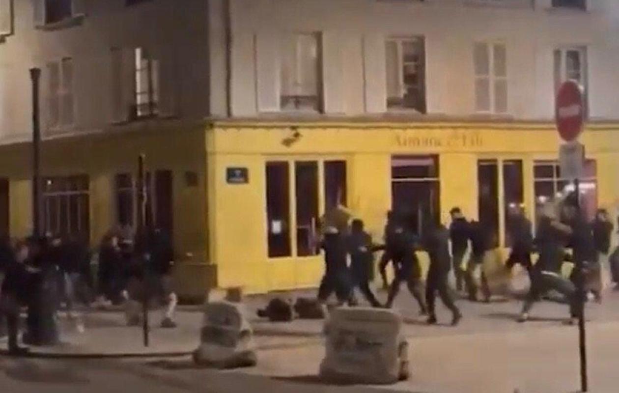 Hooligans, bar saccagé et blessé grave... Une nuit de chaos à Paris
