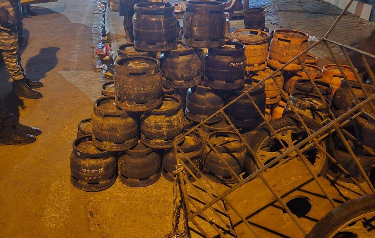 Fraude au gaz butane : vaste opération à Abidjan, près de 1 000 bouteilles saisies à Port-Bouët