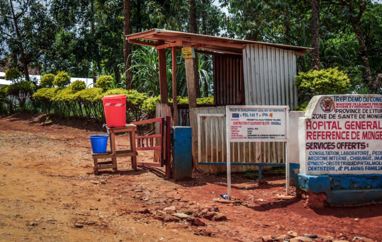 Ebola : "L'épidémie progresse plus vite que nous", prévient le patron de l'OMS