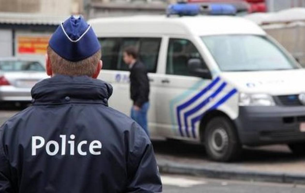 Une femme de 39 ans taillade les poignets de ses 3 enfants âgés de 3 à 9 ans