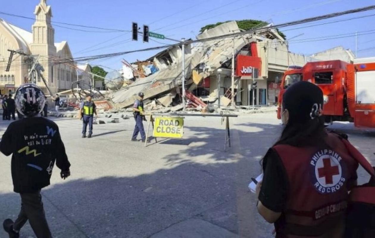 Philippines : un séisme dévastateur de magnitude 7,8 fait au moins 15 morts