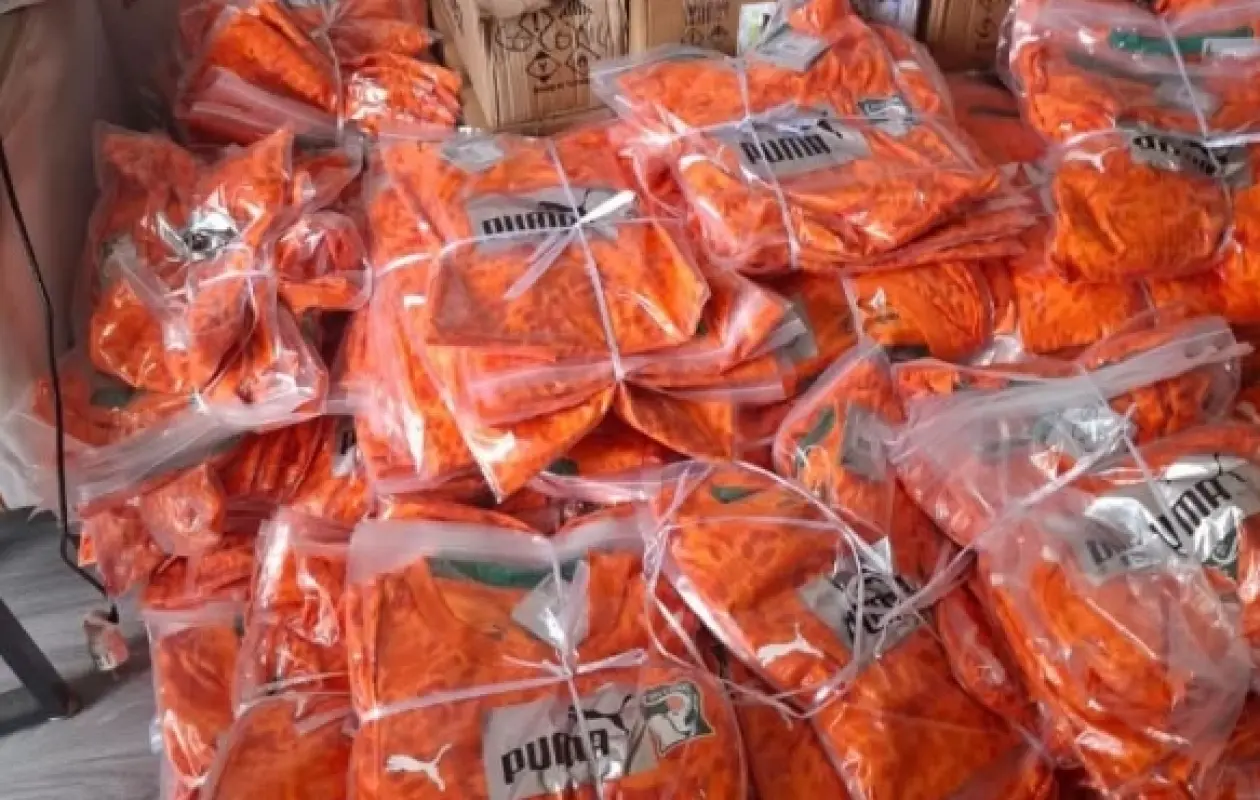 Adjamé : Saisie massive de maillots contrefaits des Éléphants avant le Mondial 2026