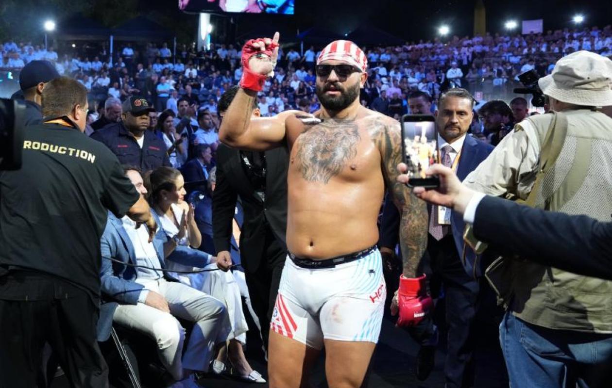 Dérapages racistes et transphobes : Josh Hokit, le combattant UFC qui a crié « Michelle Obama est un homme » à la Maison Blanche