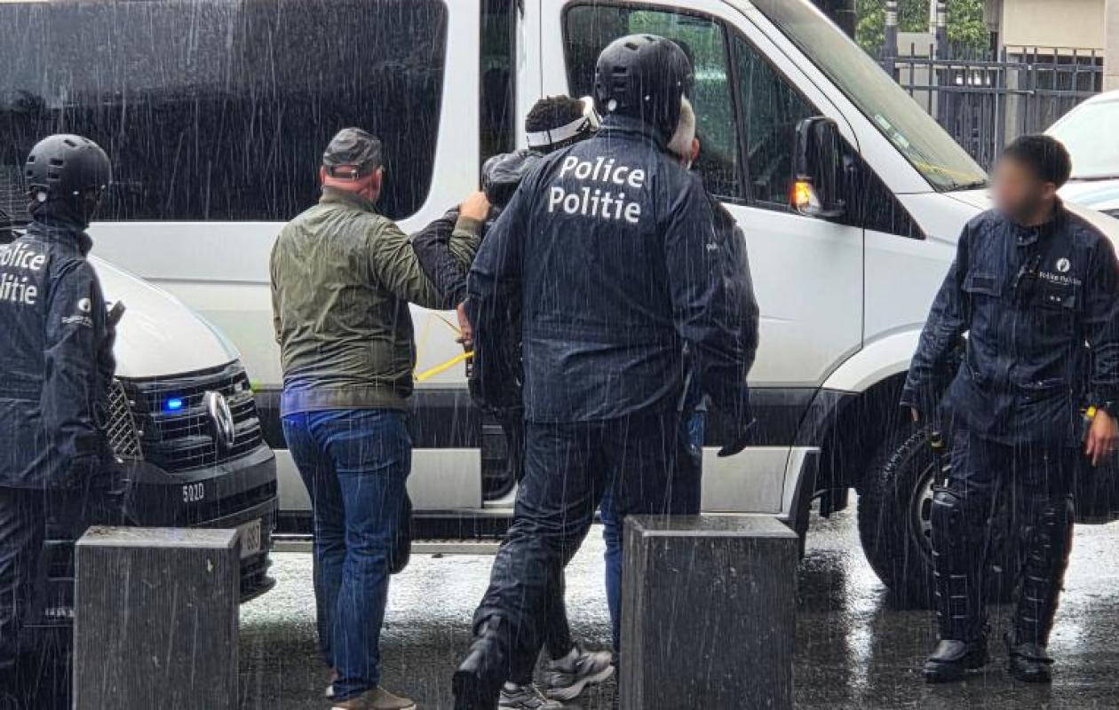 Trois trafiquants de drogue hautement recherchés extradés des Émirats arabes unis vers la Belgique