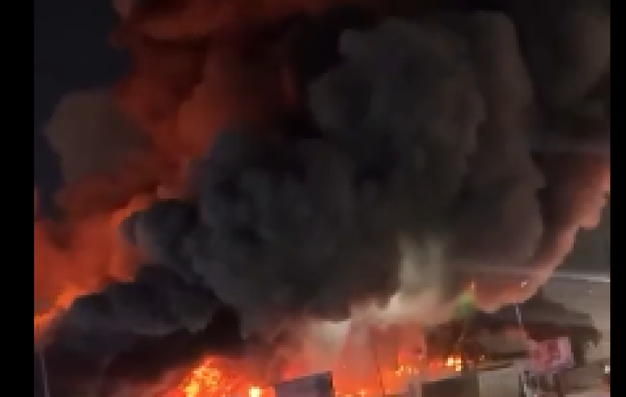 Koumassi : incendie spectaculaire à China Mall, un “jeudi noir” pour les travailleurs et dirigeants