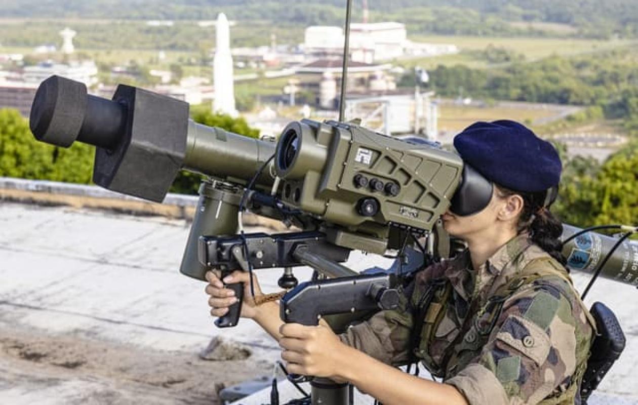 C'est signé: la France va recevoir les 15,1 milliards d'euros de prêt de l'UE pour acheter des armes dont des missiles et des avions de surveillance