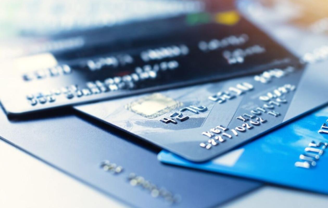 Arrêté pour avoir vidé un compte bancaire à l'aide d'une simple photo