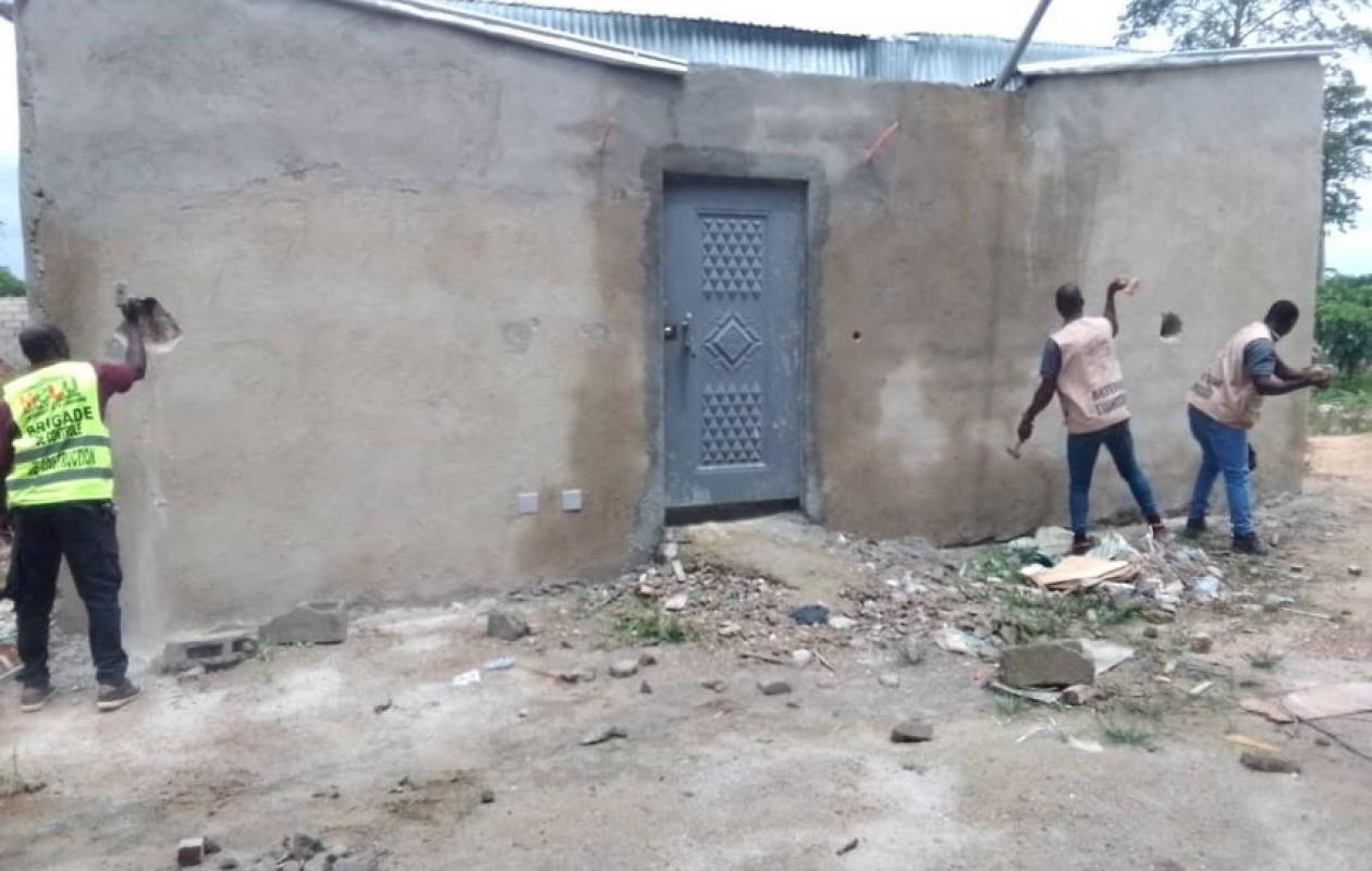 Abengourou : une habitation détruite dans le cadre de la lutte contre les lotissements irréguliers