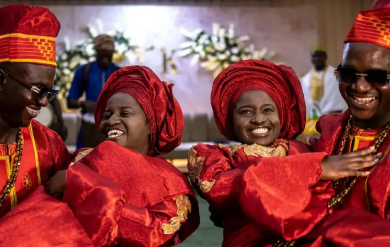 Un mariage pas comme les autres : deux frères jumeaux disent "oui" à deux sœurs jumelles