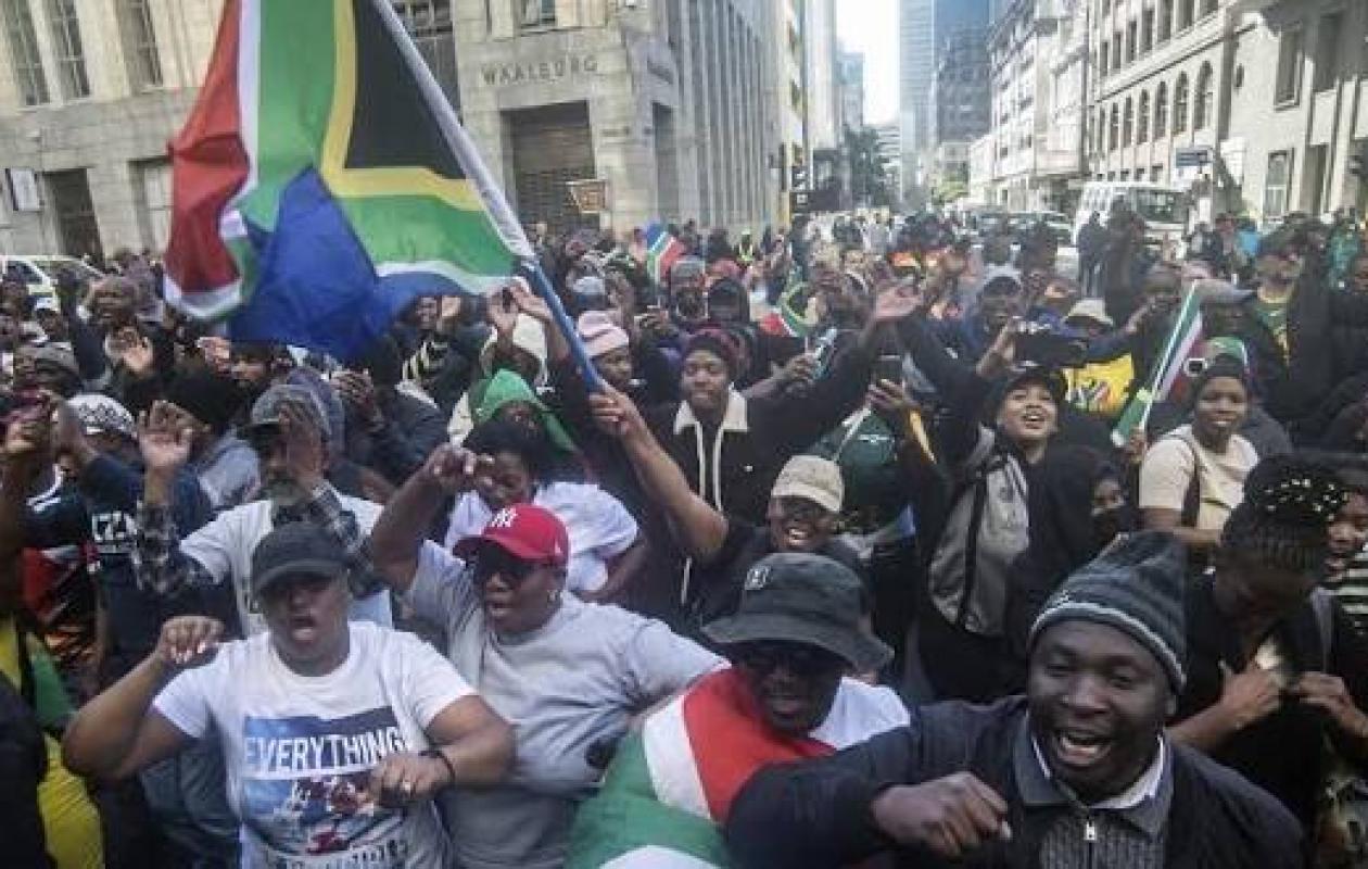 Afrique du Sud: l’ANC, parti au pouvoir, déstabilisé par la vague xénophobe