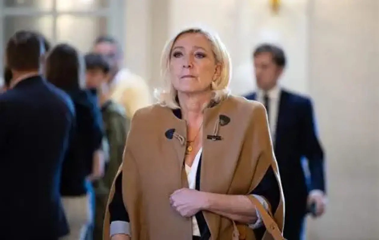 Affaire des assistants parlementaires : Marine Le Pen condamnée, son avenir politique pour 2027 en suspens