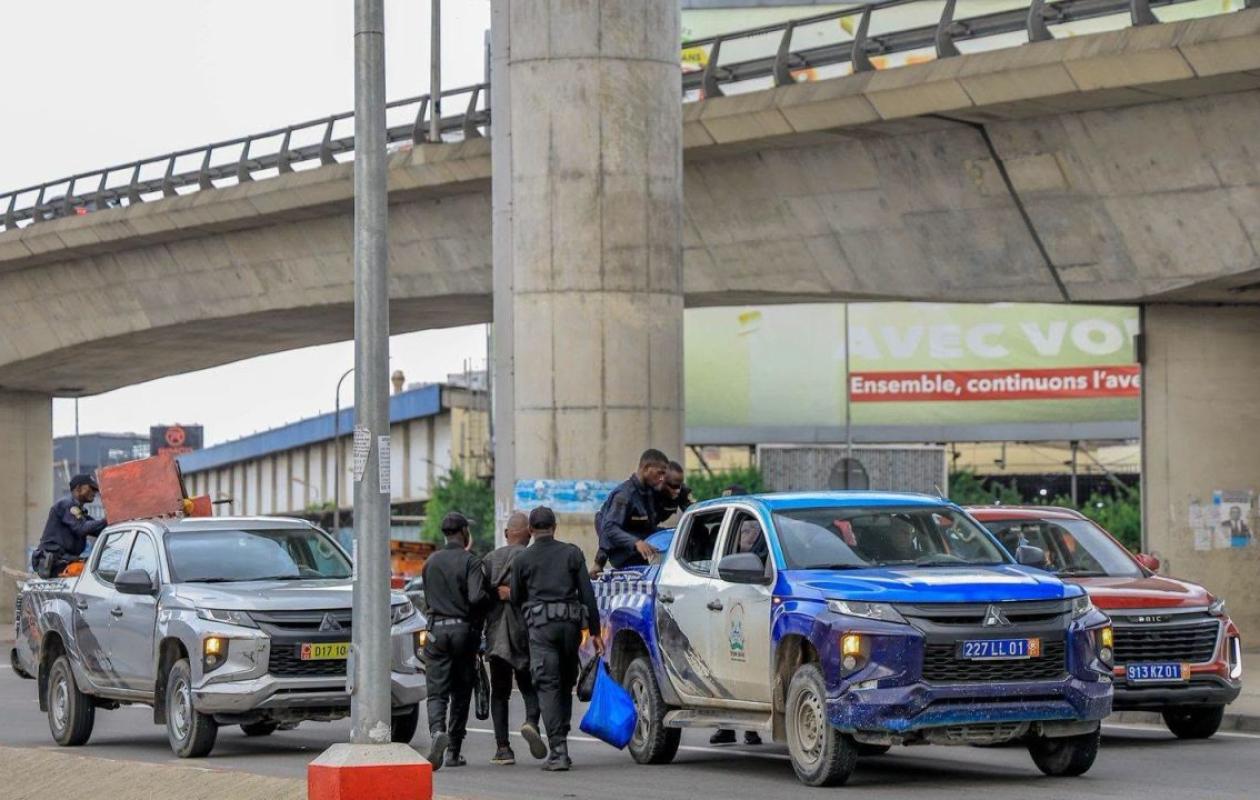 Abidjan : Grande opération de nettoyage sous les ponts et échangeurs de la capitale