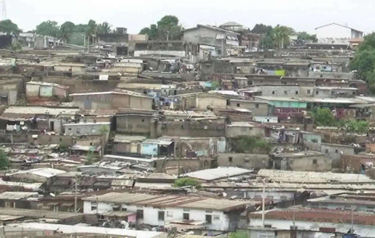 Début des démolitions massives à Attécoubé pour chasser les zones à risques